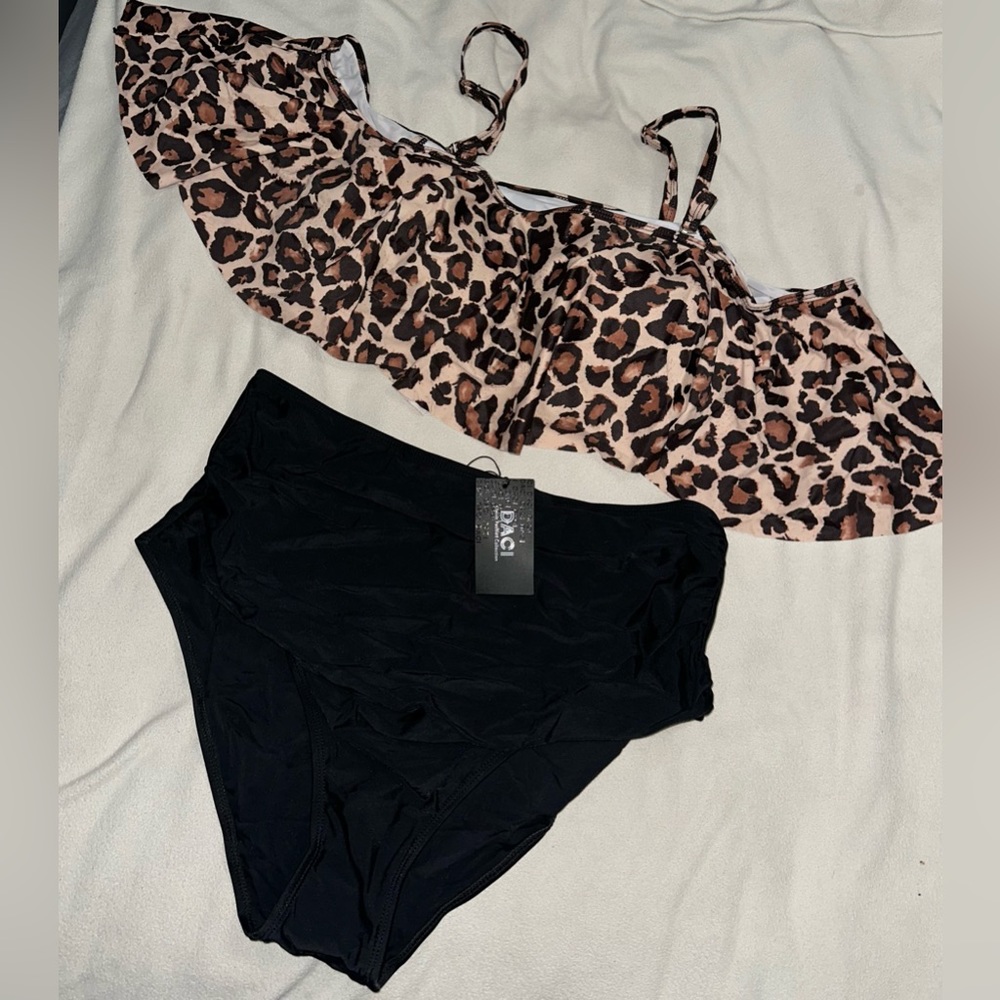 Daci brand-size XXL Two piece cheetah swim suit with black high waisted bottoms